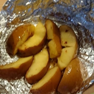 ダッチオーブンで作る焼きリンゴ
